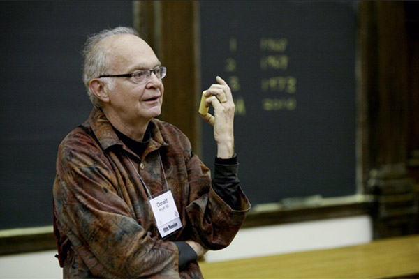 Lập trình viên Donald Knuth