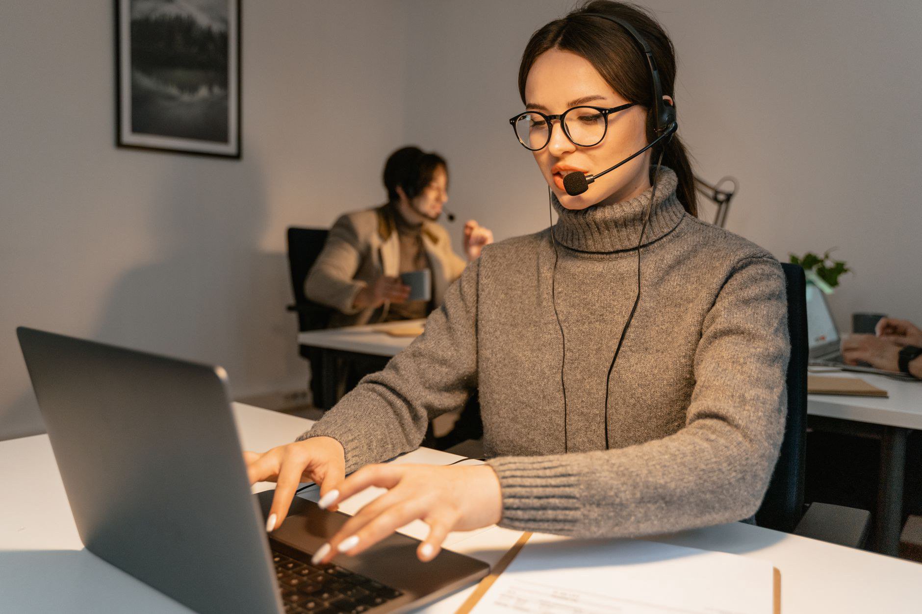 Xu hướng 1: Ứng dụng AI agent hỗ trợ tư vấn tuyển sinh và chăm sóc học viên Xu hướng 1: Ứng dụng AI agent hỗ trợ tư vấn tuyển sinh và chăm sóc học viên